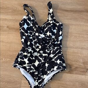 Seekers Australia one piece swim